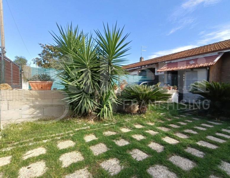 casa indipendente in vendita ad Ardea in zona Colle Romito