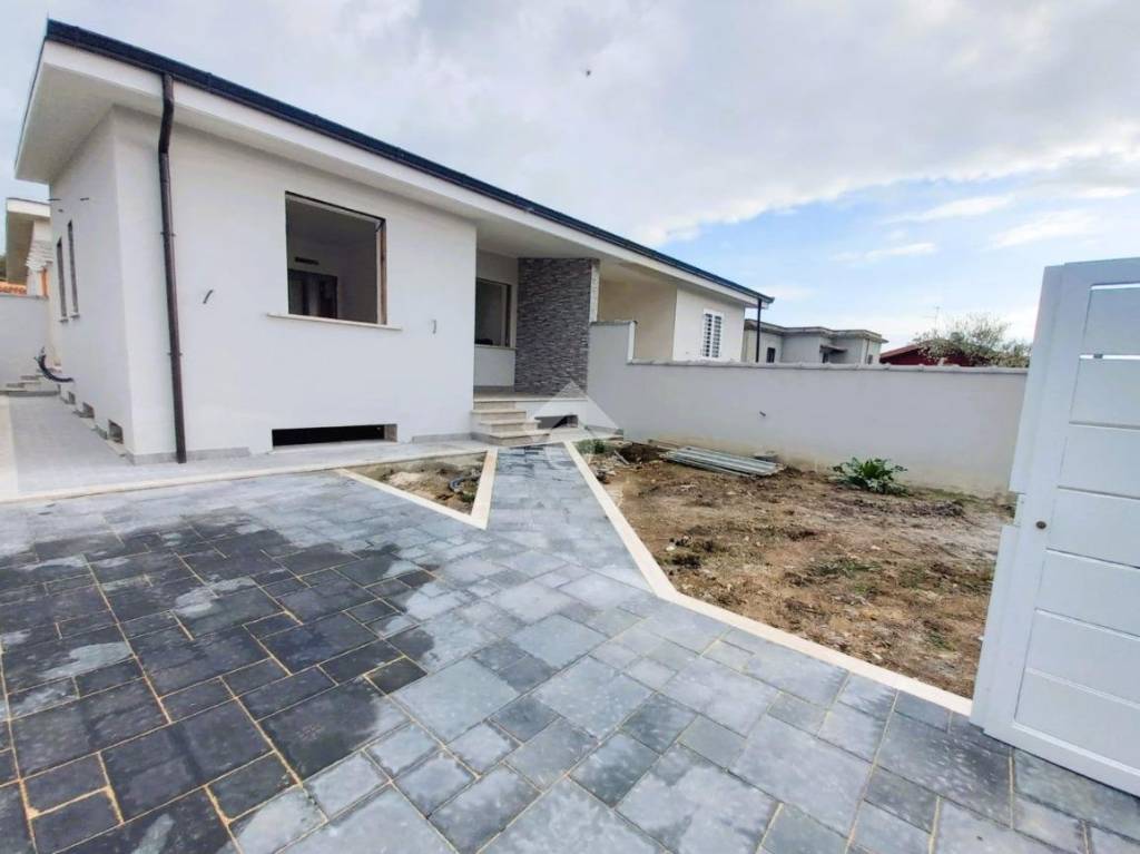casa indipendente in vendita ad Ardea in zona Nuova Florida