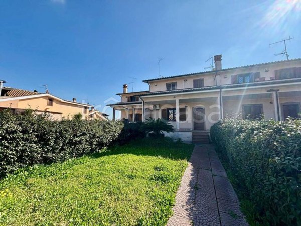 casa indipendente in vendita ad Ardea in zona Nuova Florida