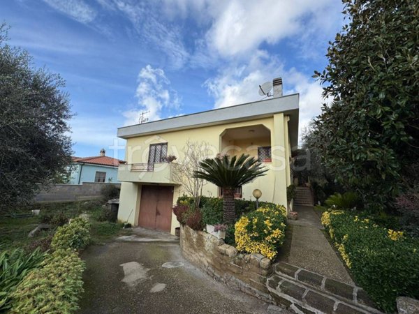 casa indipendente in vendita ad Ardea in zona Banditella