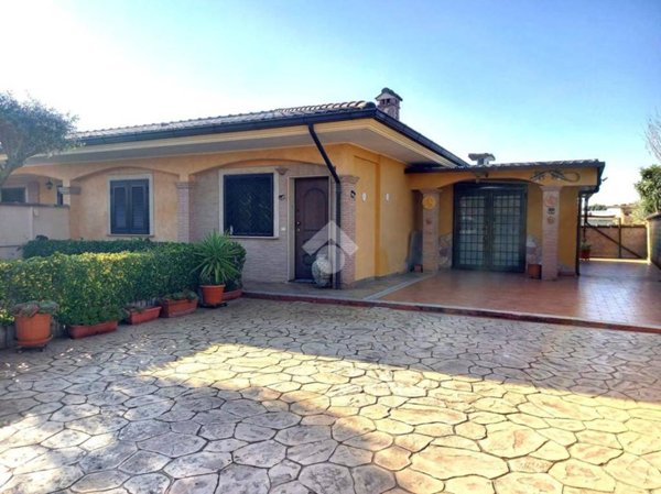 casa indipendente in vendita ad Ardea in zona Nuova Florida