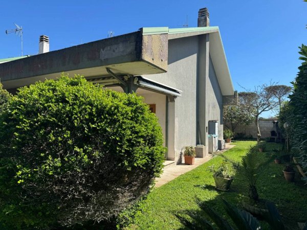 casa indipendente in vendita ad Ardea in zona Colle Romito
