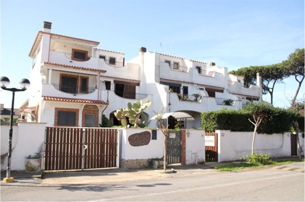 casa indipendente in vendita ad Ardea in zona Marina di Ardea