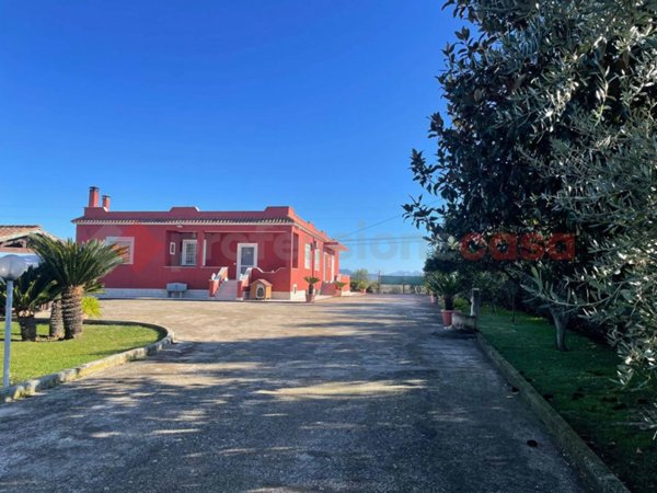 casa indipendente in vendita ad Ardea in zona Montagnano