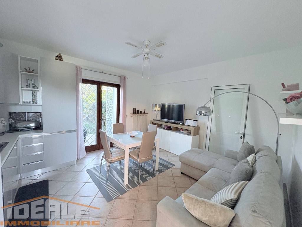 casa indipendente in vendita ad Ardea in zona Marina di Ardea
