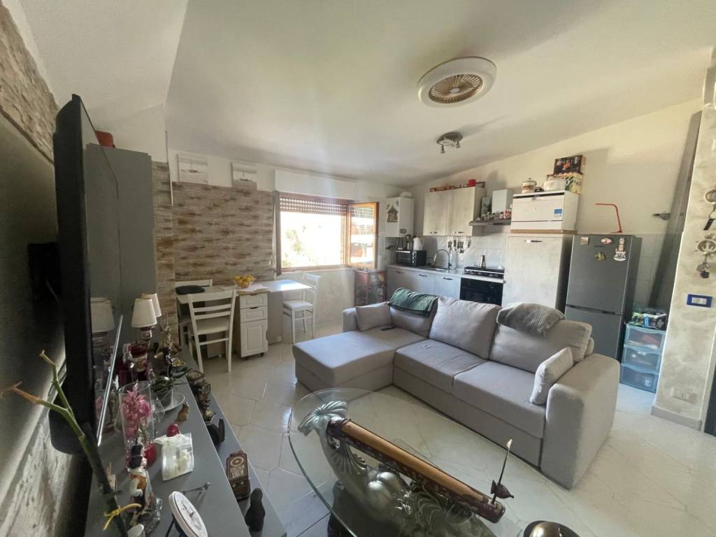 appartamento in vendita ad Ardea in zona Marina di Ardea