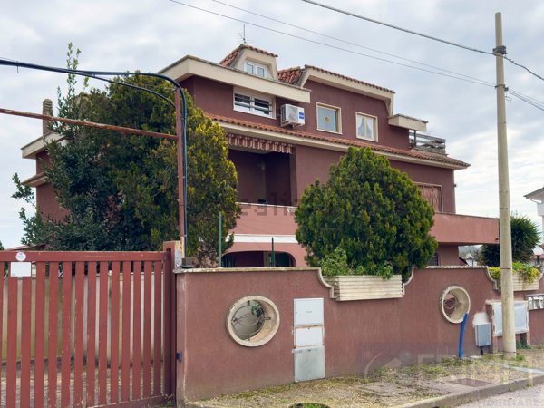 appartamento in vendita ad Ardea in zona Banditella