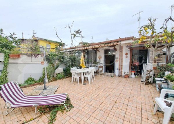 appartamento in vendita ad Ardea in zona Marina di Ardea