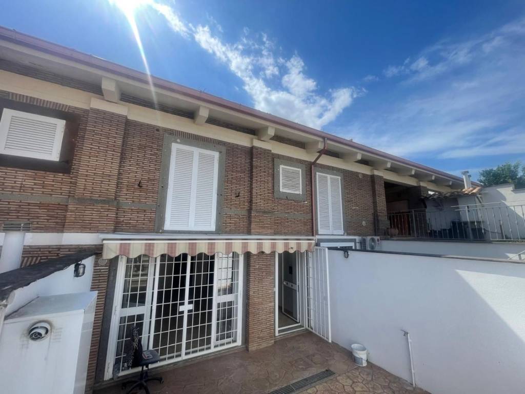 casa indipendente in vendita ad Ardea in zona Nuova California