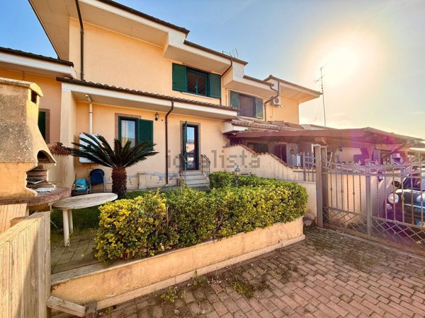 appartamento in vendita ad Ardea in zona Marina di Ardea