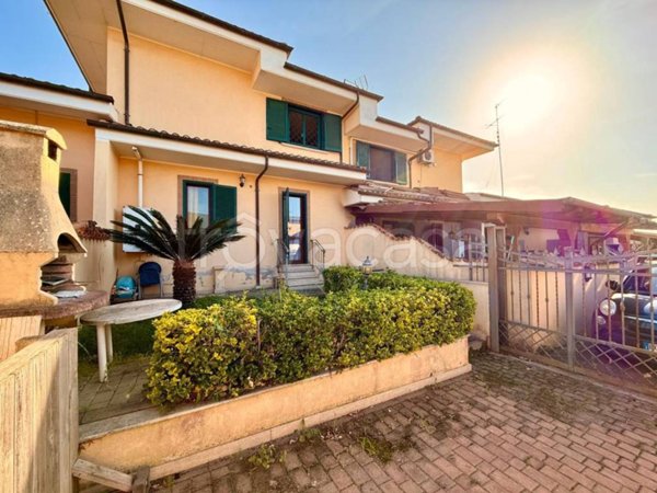 appartamento in vendita ad Ardea in zona Marina di Ardea