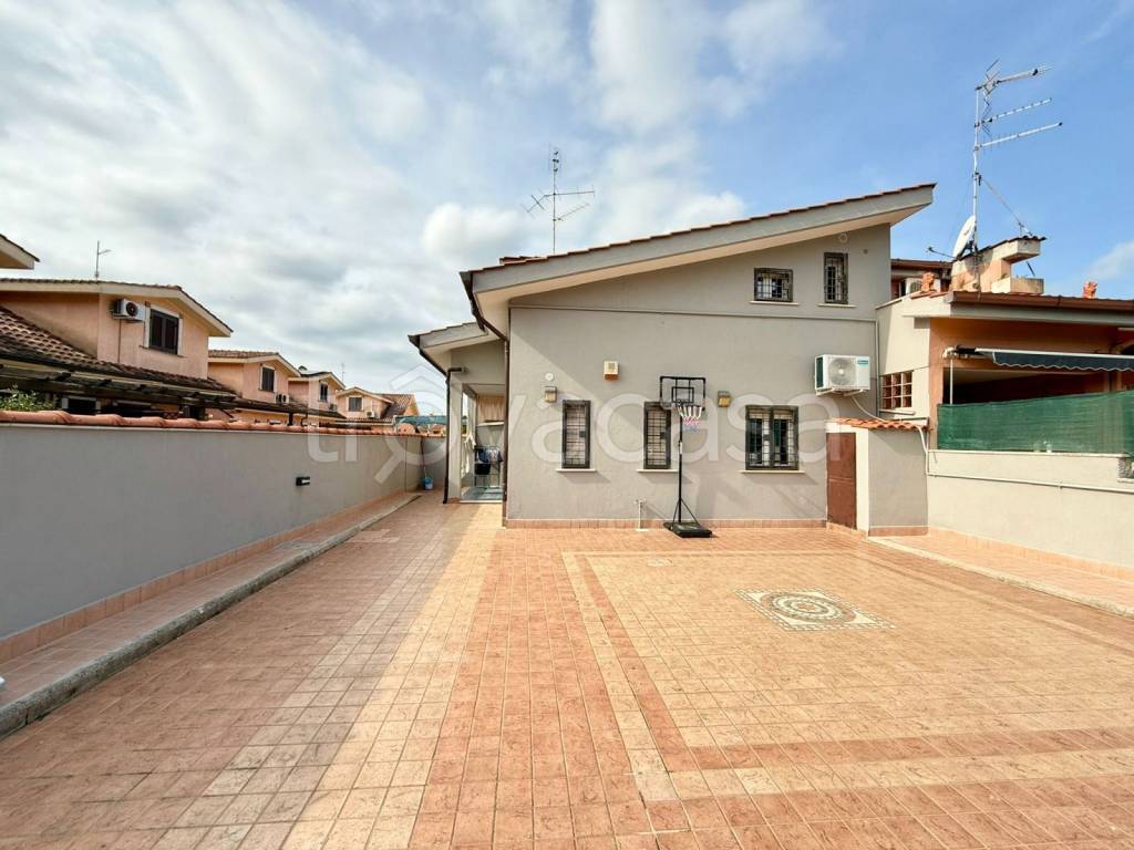 casa indipendente in vendita ad Ardea in zona Nuova Florida