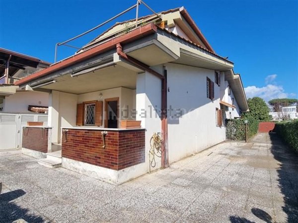 casa indipendente in vendita ad Ardea in zona Marina di Ardea