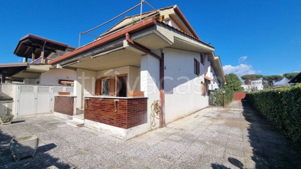 casa indipendente in vendita ad Ardea in zona Marina di Ardea