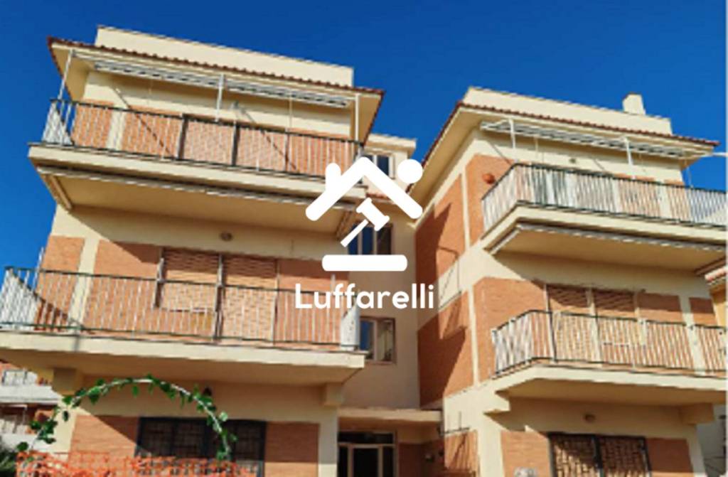 appartamento in vendita ad Ardea in zona Marina di Ardea