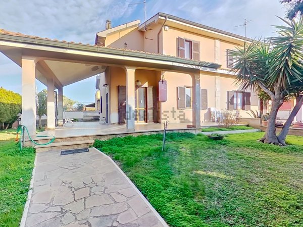 casa indipendente in vendita ad Ardea in zona Nuova California