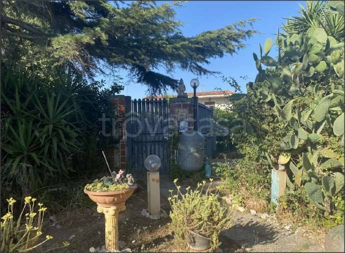 casa indipendente in vendita ad Ardea in zona Castagnetta