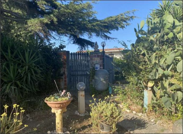 casa indipendente in vendita ad Ardea in zona Castagnetta