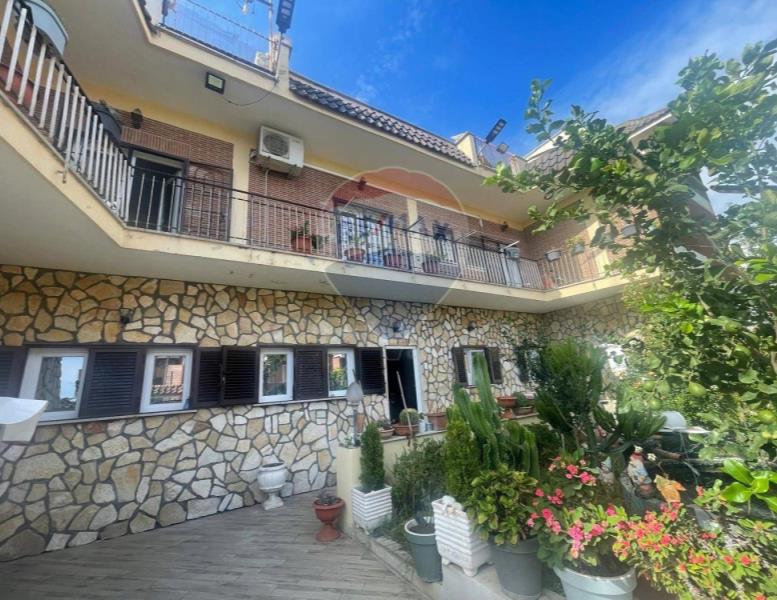 casa indipendente in vendita ad Ardea in zona Marina di Ardea