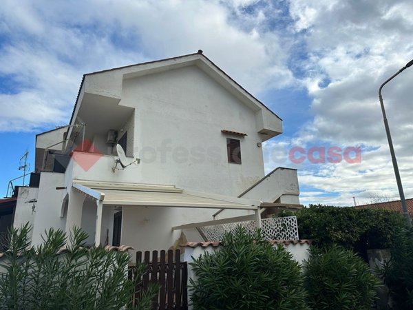 appartamento in vendita ad Ardea in zona Marina di Ardea