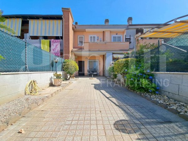 appartamento in vendita ad Ardea in zona Marina di Ardea