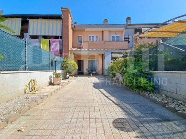 appartamento in vendita ad Ardea in zona Marina di Ardea