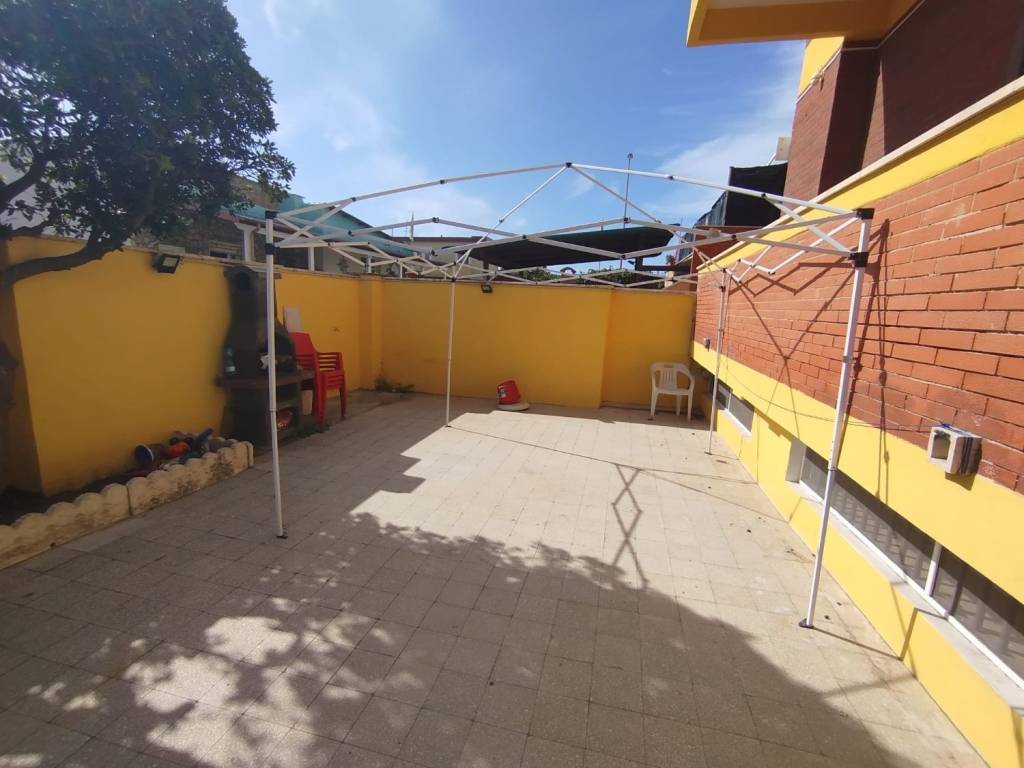 appartamento in vendita ad Ardea in zona Marina di Ardea