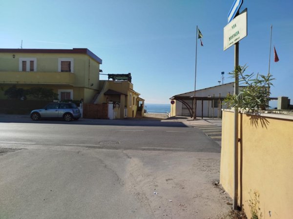 appartamento in vendita ad Ardea in zona Marina di Ardea