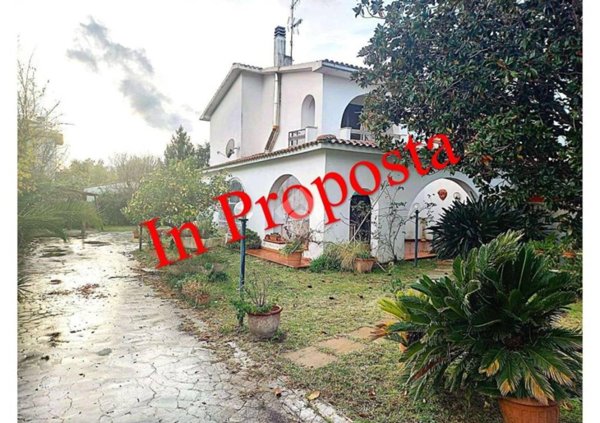 casa indipendente in vendita ad Ardea in zona Marina di Ardea