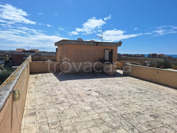 appartamento in vendita ad Ardea in zona Marina di Ardea