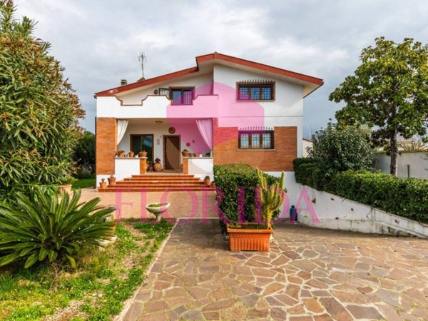 casa indipendente in vendita ad Ardea in zona Nuova Florida