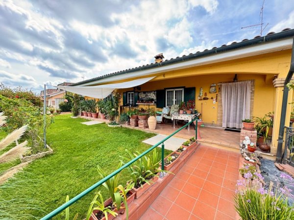 casa indipendente in vendita ad Ardea in zona Nuova Florida