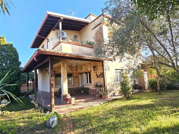 casa indipendente in vendita ad Ardea in zona Marina di Ardea