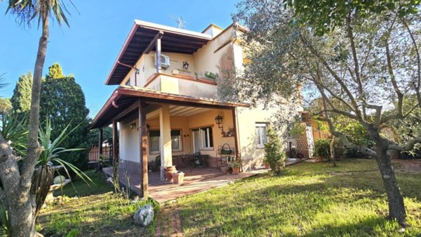 casa indipendente in vendita ad Ardea in zona Marina di Ardea