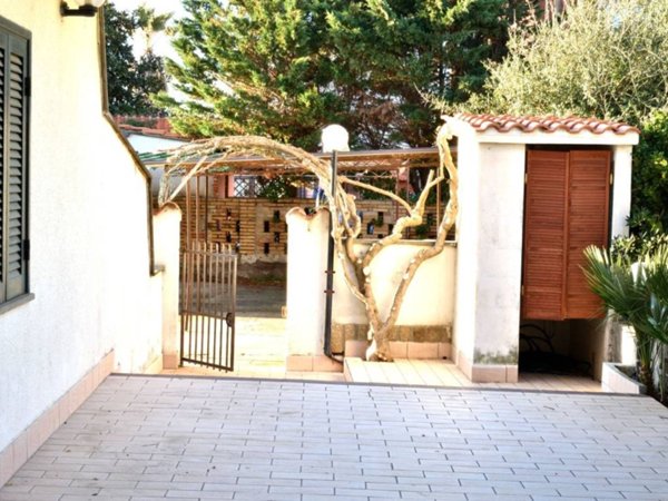 appartamento in vendita ad Ardea in zona Marina di Ardea