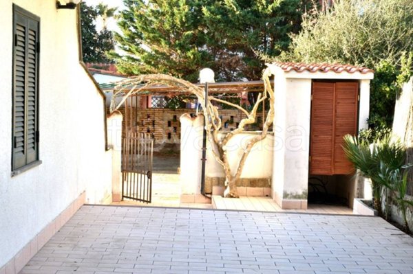 appartamento in vendita ad Ardea in zona Marina di Ardea