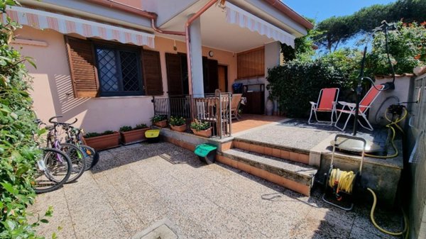 casa indipendente in vendita ad Ardea in zona Colle Romito