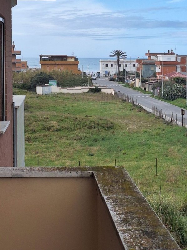 appartamento in vendita ad Ardea in zona Marina di Ardea