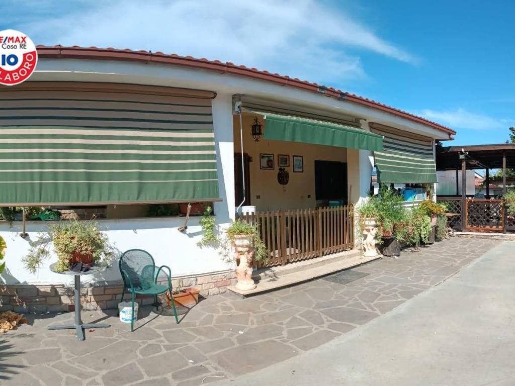 casa indipendente in vendita ad Ardea in zona Montagnano