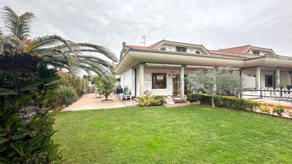 casa indipendente in vendita ad Ardea in zona Marina di Ardea