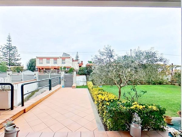 casa indipendente in vendita ad Ardea in zona Marina di Ardea