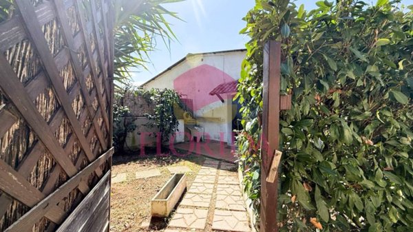 casa indipendente in vendita ad Ardea in zona Montagnano