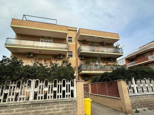 appartamento in vendita ad Ardea in zona Marina di Ardea