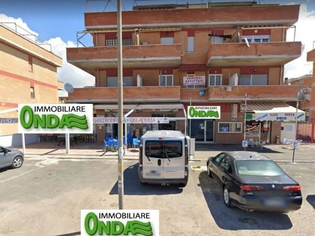 negozio in vendita ad Ardea in zona Marina di Ardea
