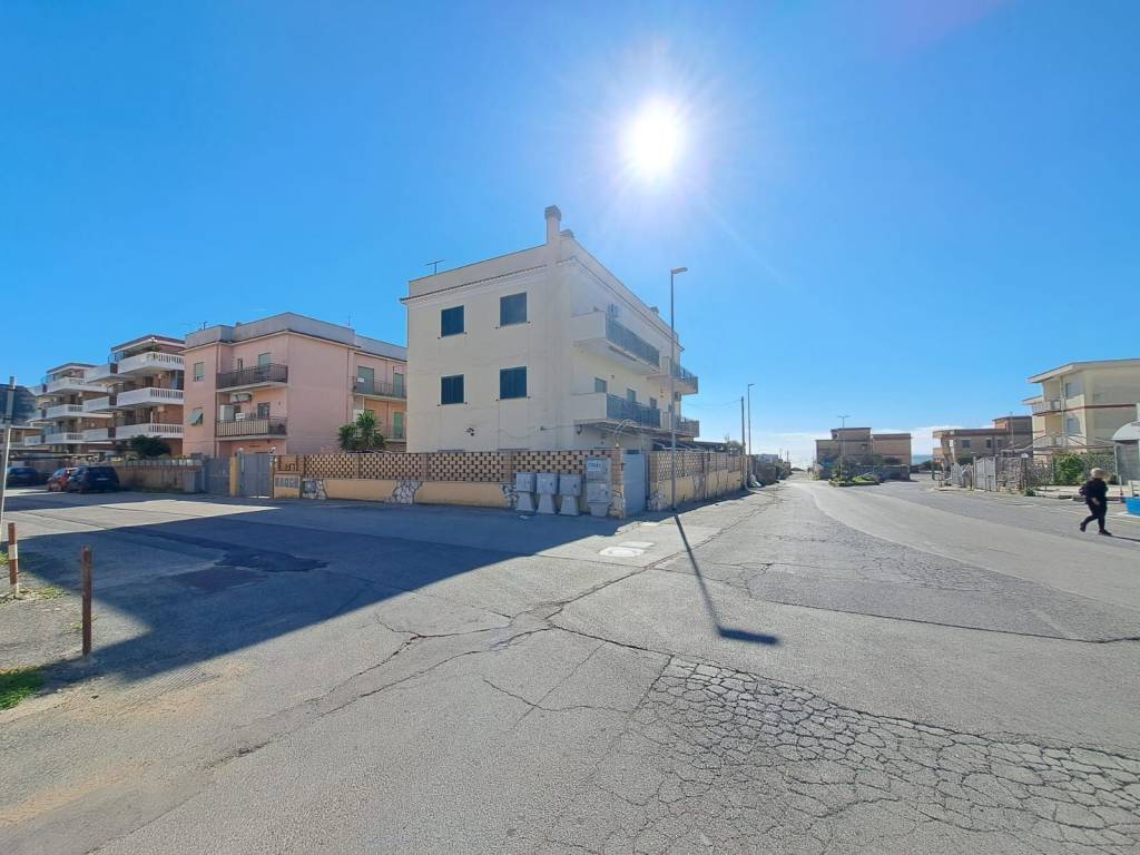 appartamento in vendita ad Ardea in zona Marina di Ardea