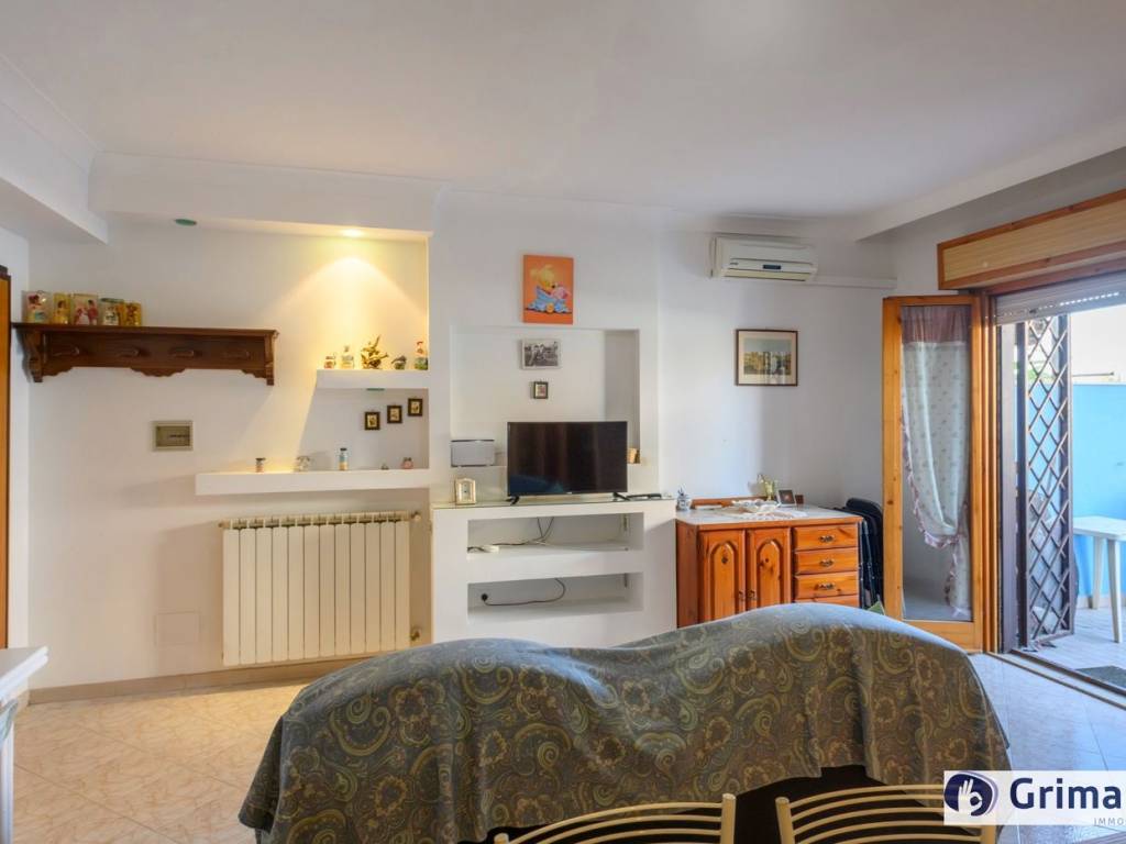 appartamento in vendita ad Ardea in zona Marina di Ardea