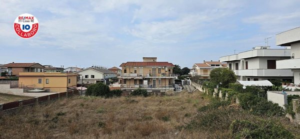 negozio in vendita ad Ardea