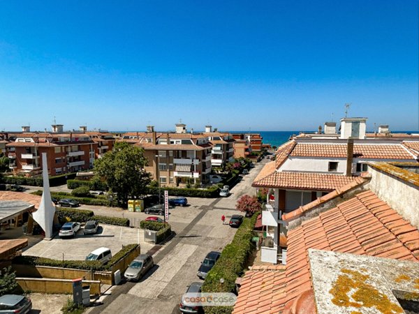 appartamento in vendita ad Ardea in zona Marina di Ardea