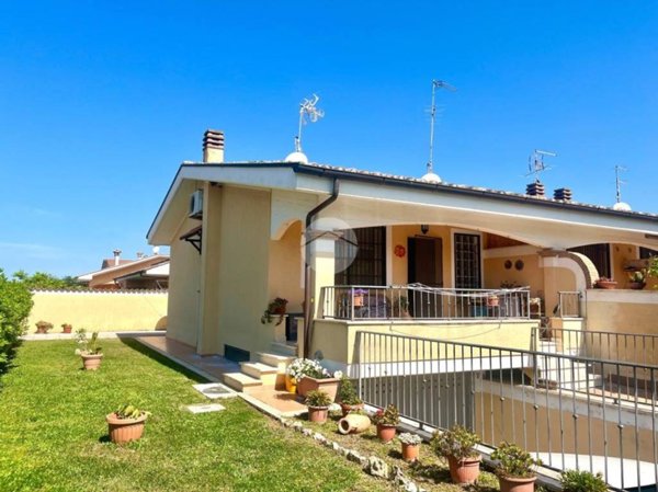 casa indipendente in vendita ad Ardea in zona Marina di Ardea