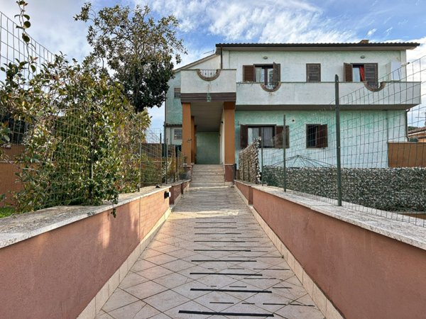 casa indipendente in vendita ad Ardea in zona Banditella